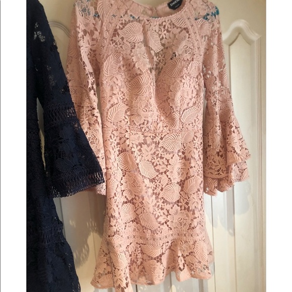 Bebe Lace open back dress in misty rose - Picture 3 of 5